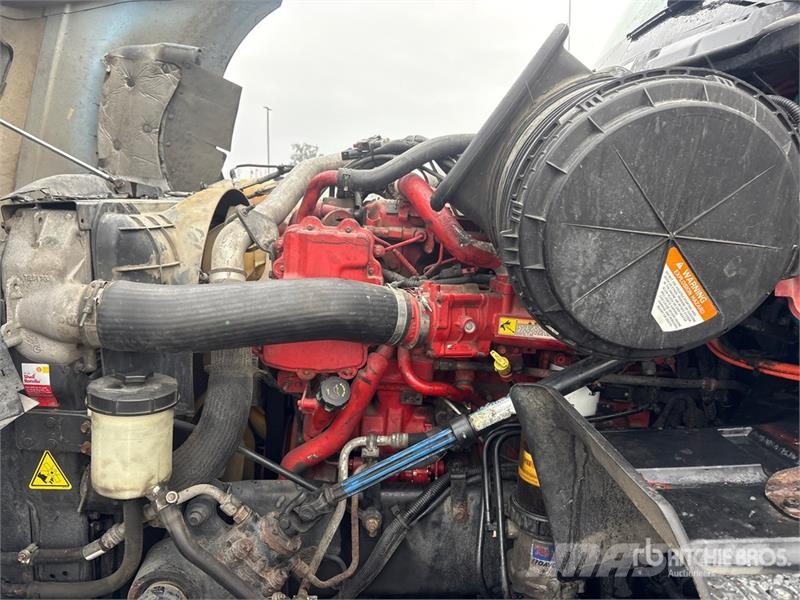 International LF687 6x4 T/A Sleeper Truck Tractor Vilcēji
