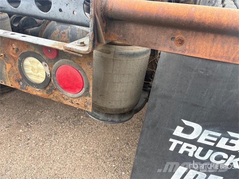 International LF687 6x4 T/A Sleeper Truck Tractor 트랙터 유닛