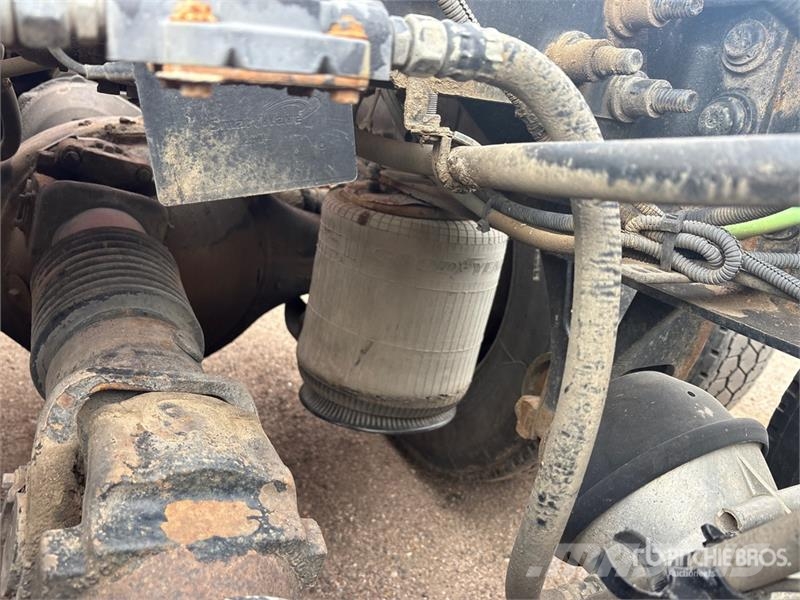 International LF687 6x4 T/A Sleeper Truck Tractor 트랙터 유닛