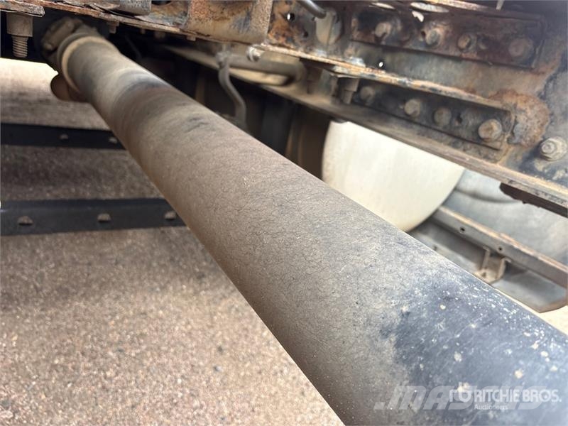 International LF687 6x4 T/A Sleeper Truck Tractor 트랙터 유닛
