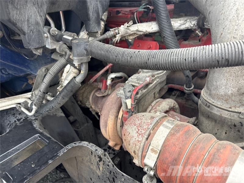 International LF687 6x4 T/A Sleeper Truck Tractor Vilcēji
