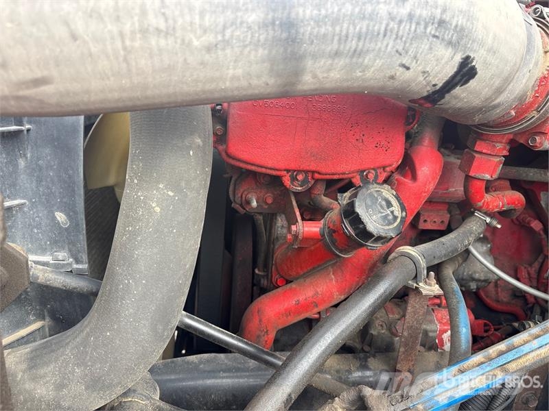 International LF687 6x4 T/A Sleeper Truck Tractor 트랙터 유닛