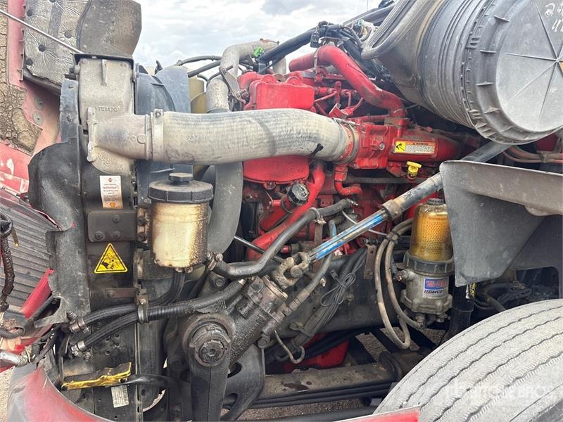 International LF687 6x4 T/A Sleeper Truck Tractor 트랙터 유닛