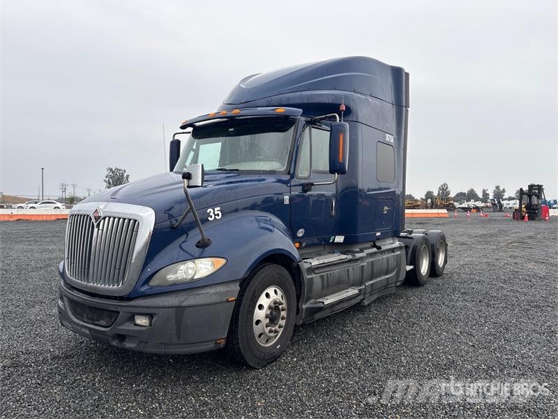 International LF687 6x4 T/A Sleeper Truck Tractor Vilcēji