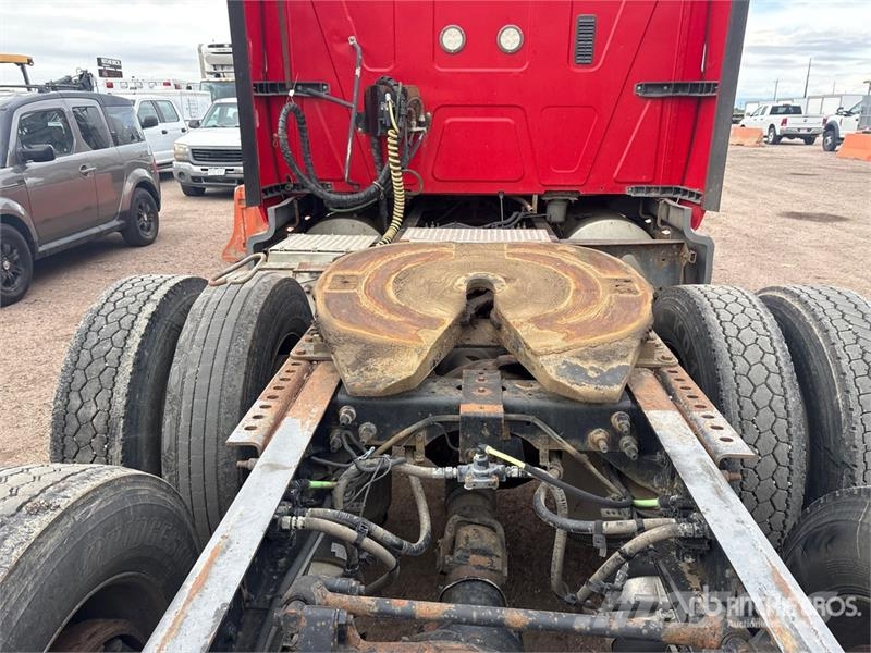International LF687 6x4 T/A Sleeper Truck Tractor 트랙터 유닛