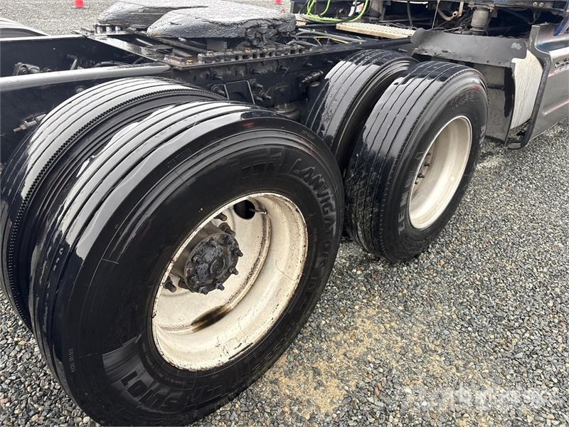 International LF687 6x4 T/A Sleeper Truck Tractor Vilcēji
