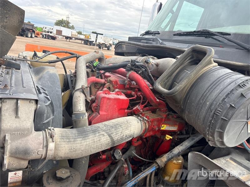 International LF687 6x4 T/A Sleeper Truck Tractor 트랙터 유닛