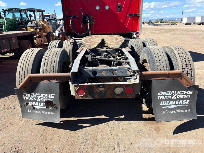 International LF687 6x4 T/A Sleeper Truck Tractor Tegljači