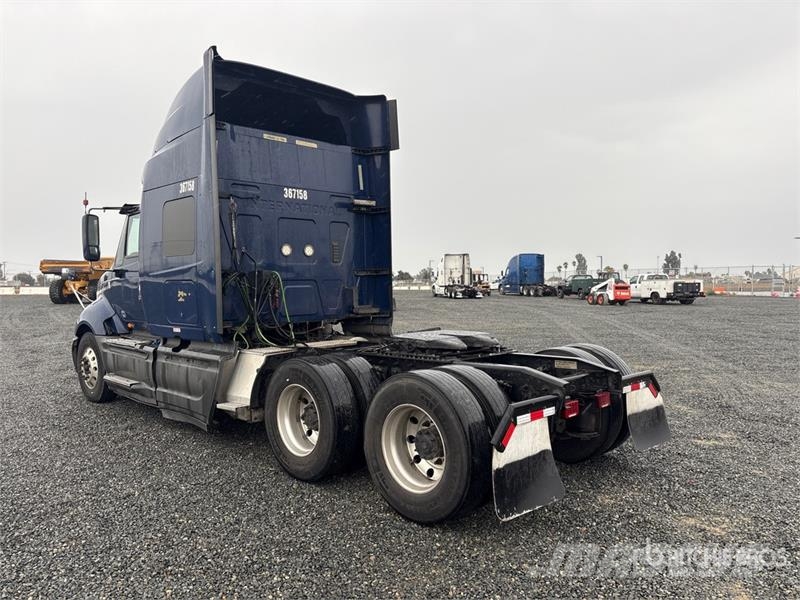 International LF687 6x4 T/A Sleeper Truck Tractor Vilcēji