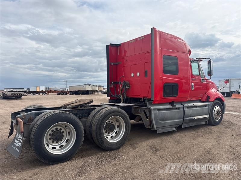 International LF687 T/A Sleeper Truck Tractor Ťahače