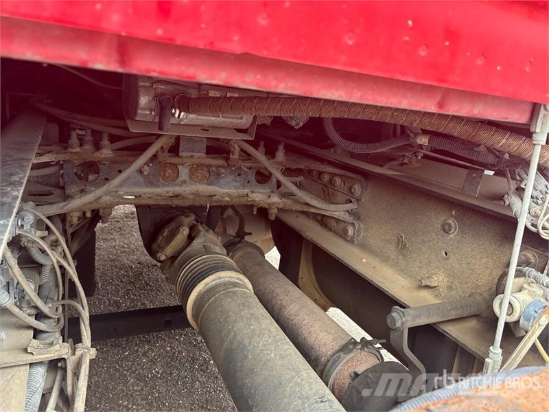International LF687 T/A Sleeper Truck Tractor Ťahače