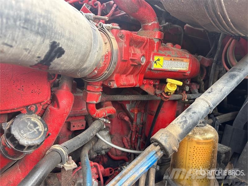 International LF687 T/A Sleeper Truck Tractor Ťahače