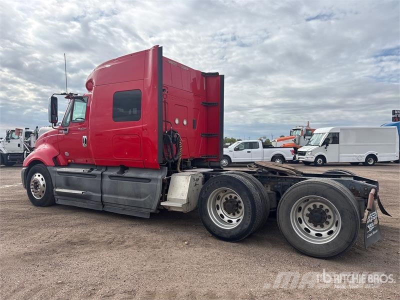 International LF687 T/A Sleeper Truck Tractor Ťahače