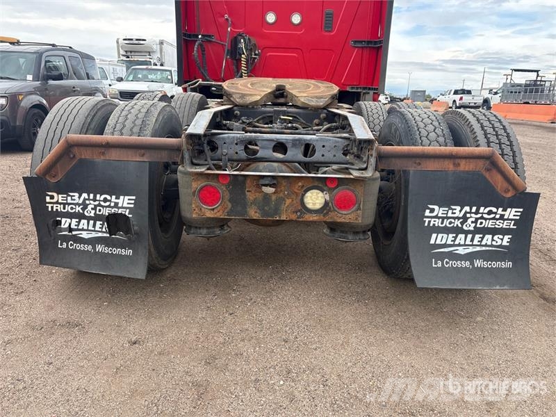 International LF687 T/A Sleeper Truck Tractor Ťahače