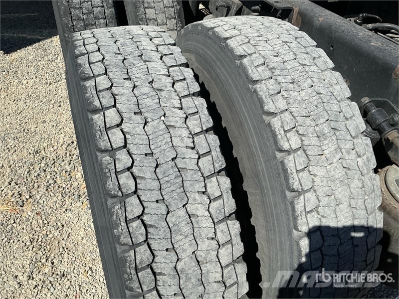 International LT625 Tractor Units