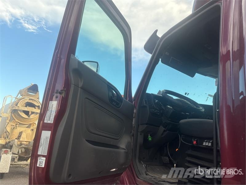International LT625 Седельные тягачи
