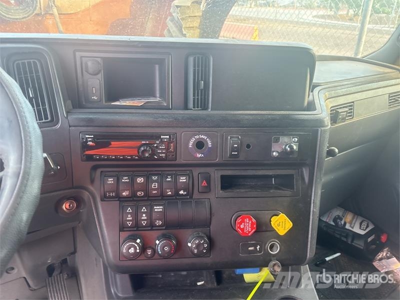 International LT625 Седельные тягачи