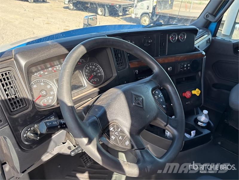 International LT625 Седельные тягачи