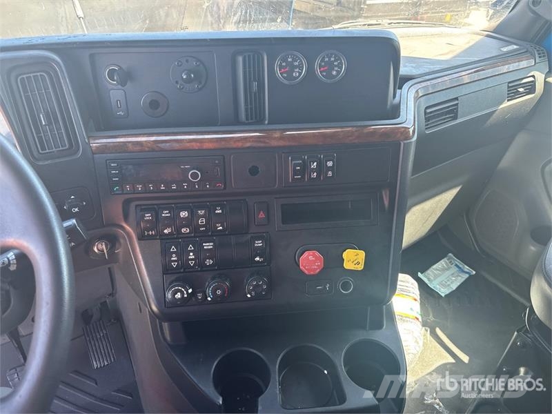 International LT625 曳引機組件