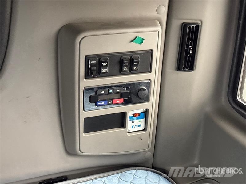 International LT625 Седельные тягачи
