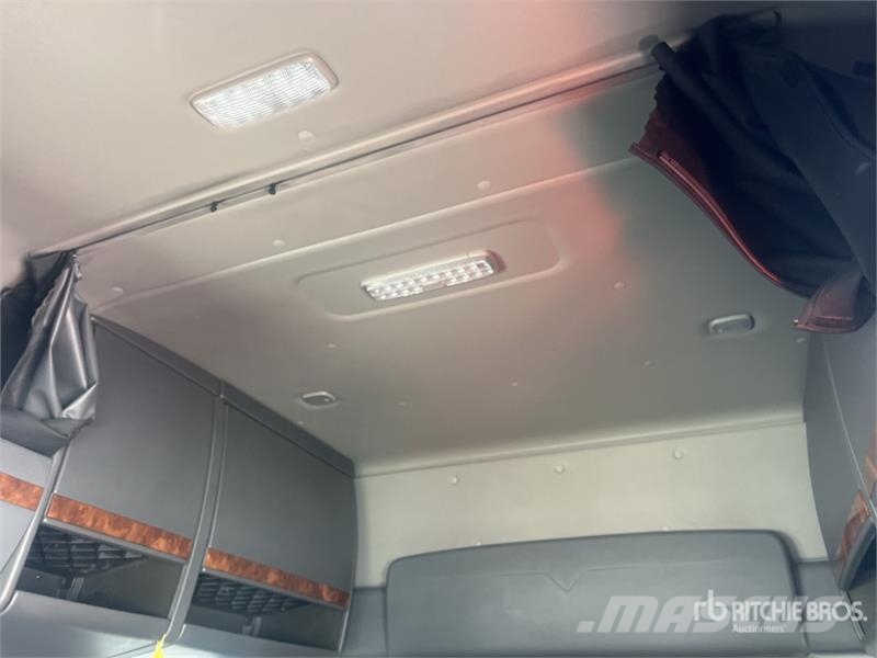 International LT625 Prime Movers