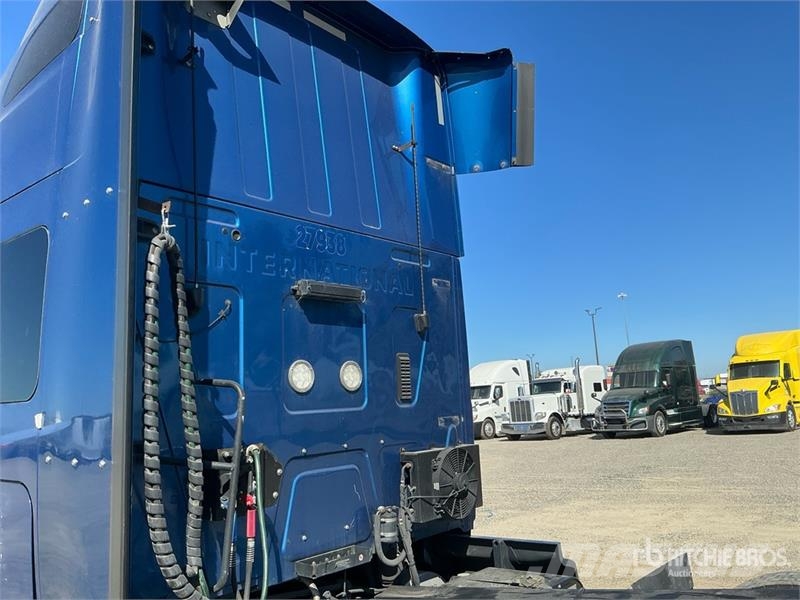 International LT625 Tractor Units