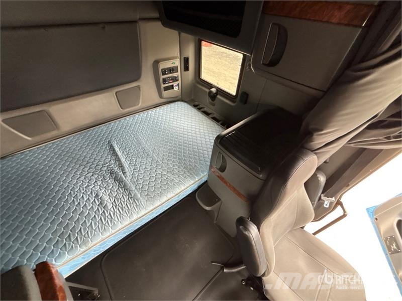 International LT625 Седельные тягачи
