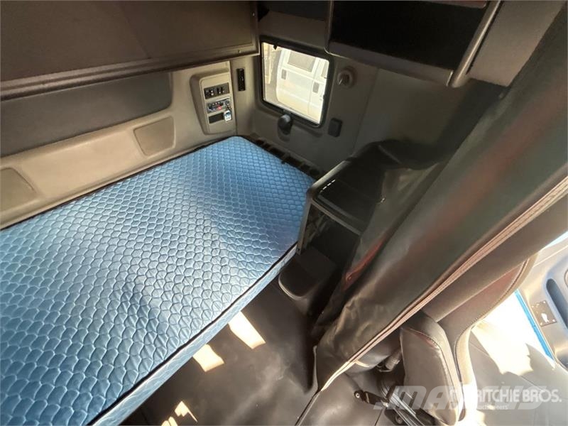 International LT625 트랙터 유닛