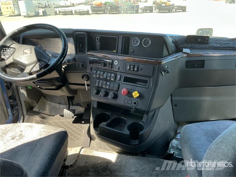 International LT625 Tractor Units