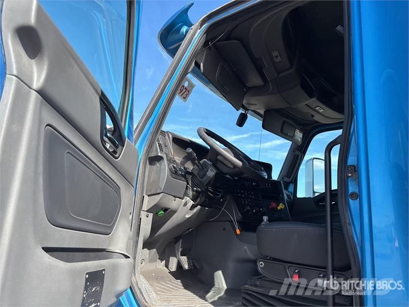 International LT625 Седельные тягачи