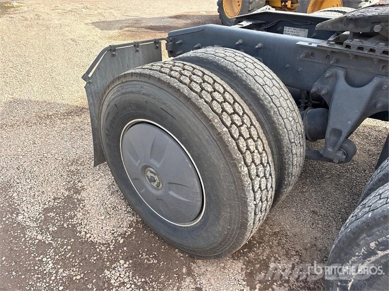 International LT625 Tractor Units