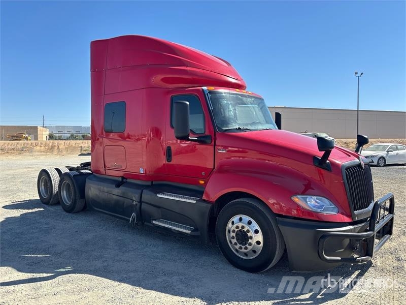 International LT625 Prime Movers