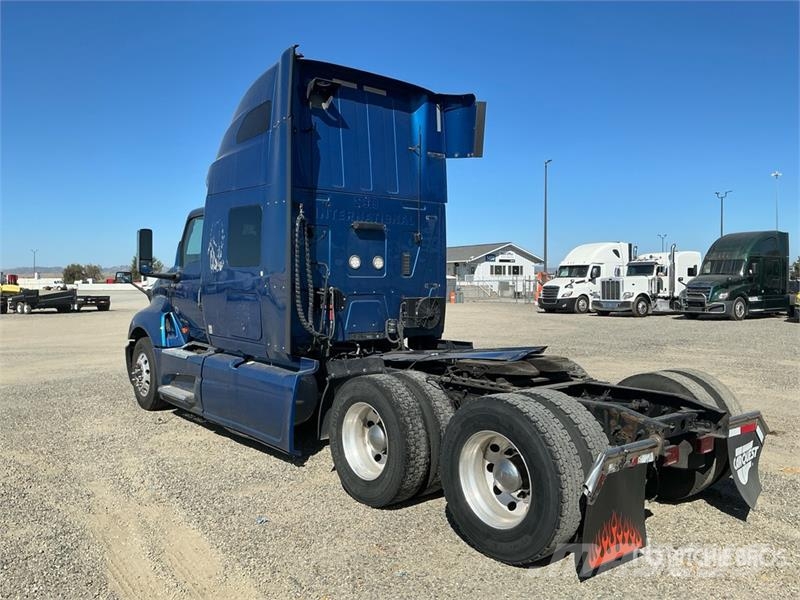 International LT625 Tractor Units
