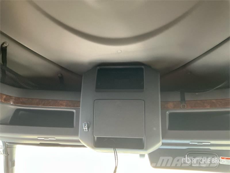 International LT625 Tractor Units