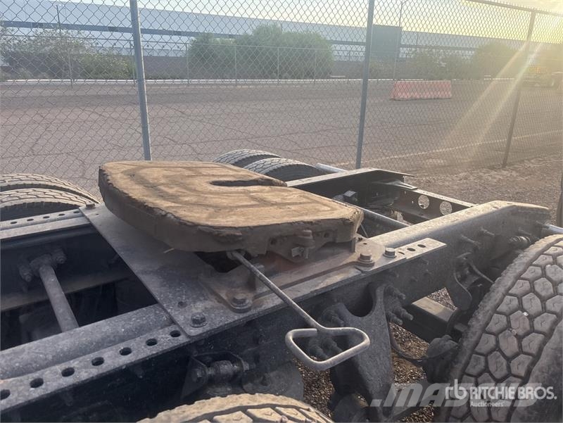 International LT625 Седельные тягачи