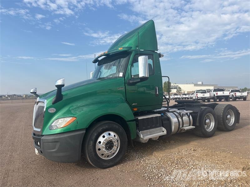 International LT625 트랙터 유닛