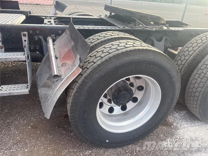 International LT625 Седельные тягачи