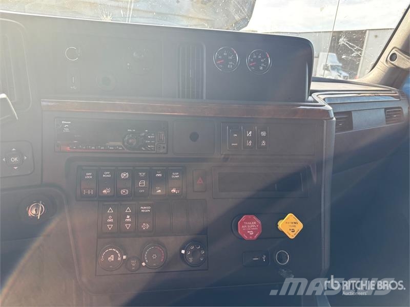 International LT625 트랙터 유닛