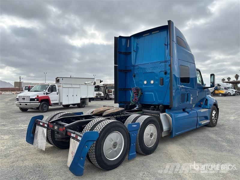 International LT625 Седельные тягачи