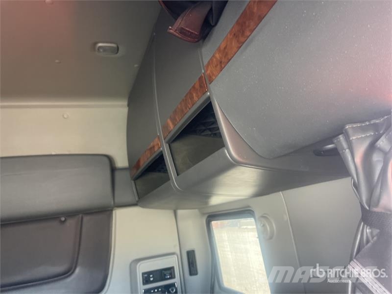 International LT625 Prime Movers