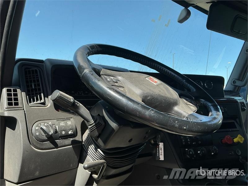 International LT625 Tractor Units