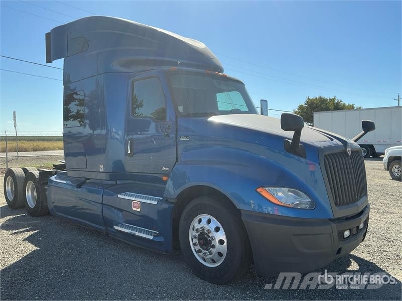 International LT625 Tractor Units