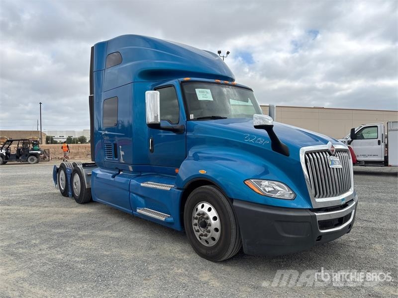 International LT625 Седельные тягачи