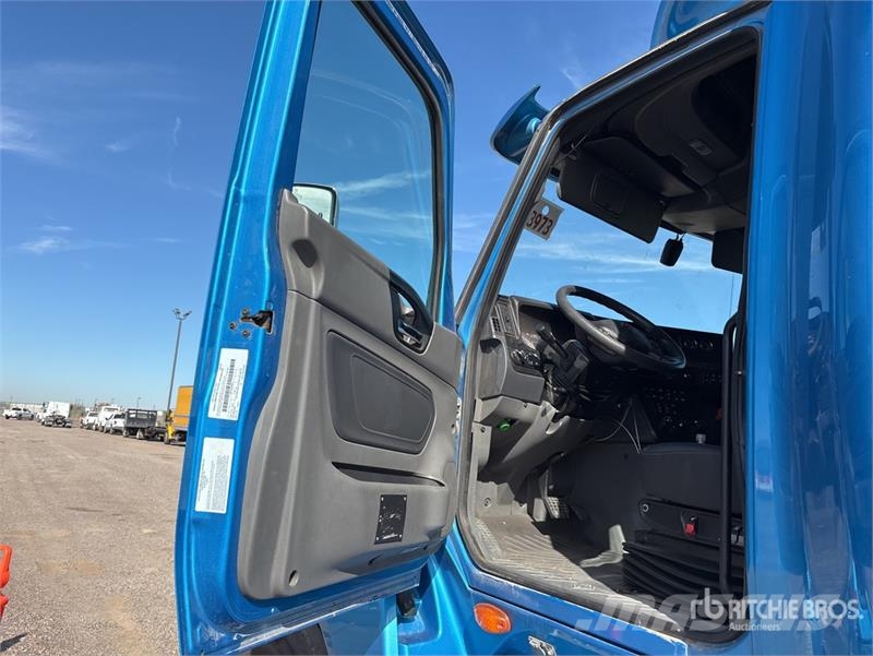 International LT625 Седельные тягачи