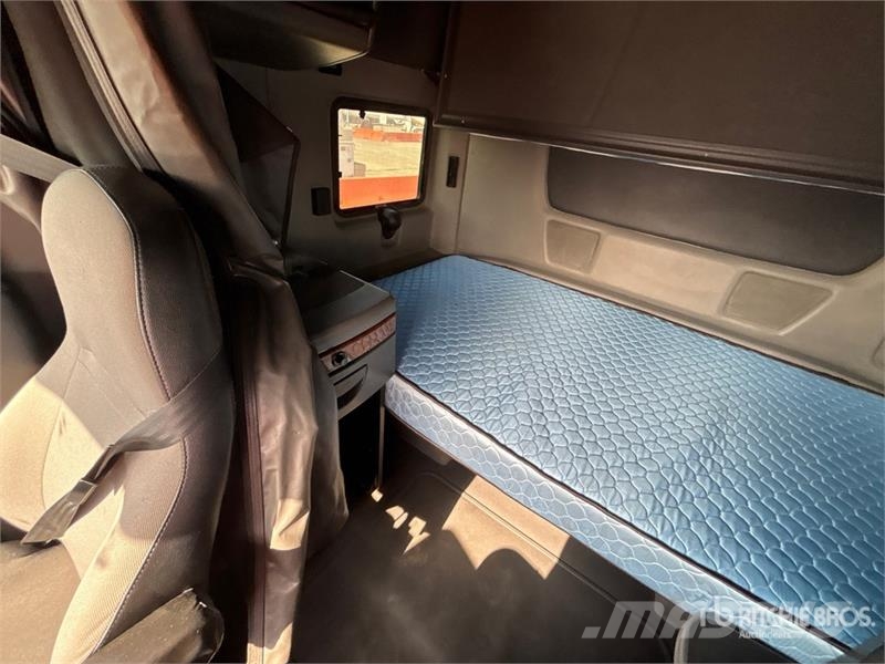 International LT625 트랙터 유닛