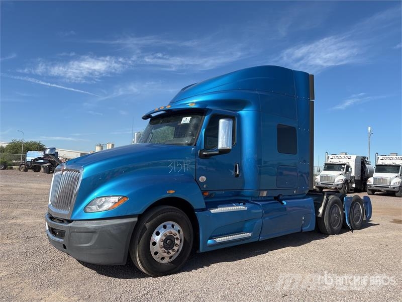 International LT625 Седельные тягачи