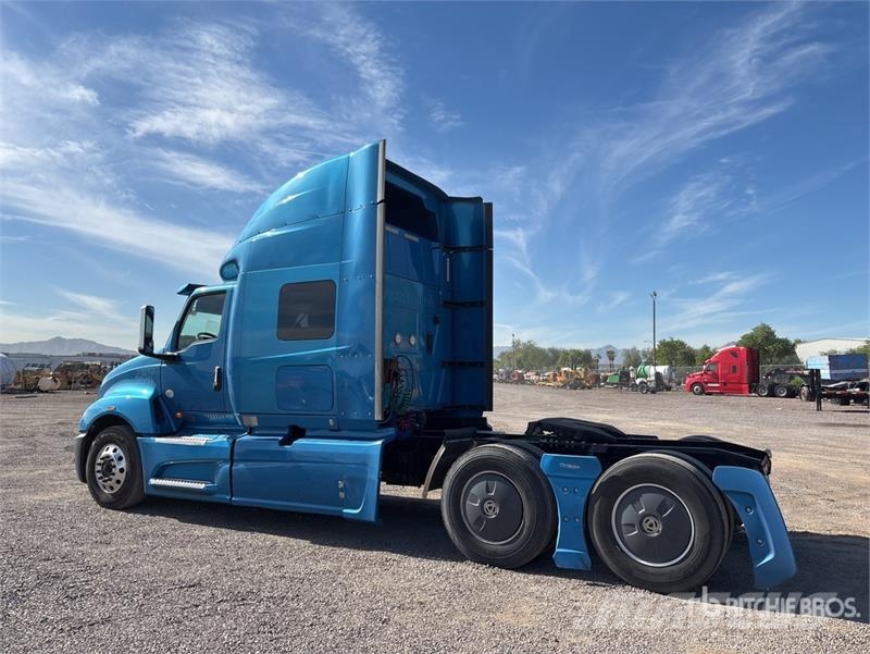 International LT625 Седельные тягачи