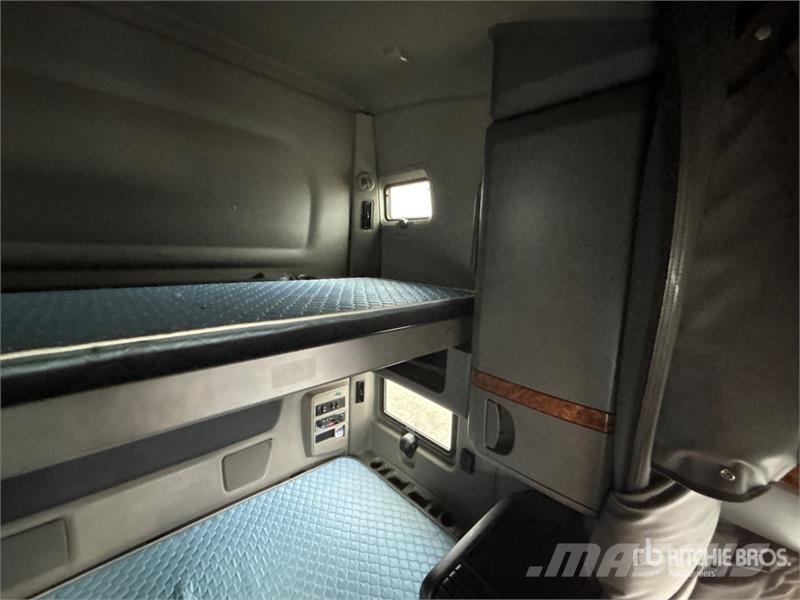 International LT625 Седельные тягачи