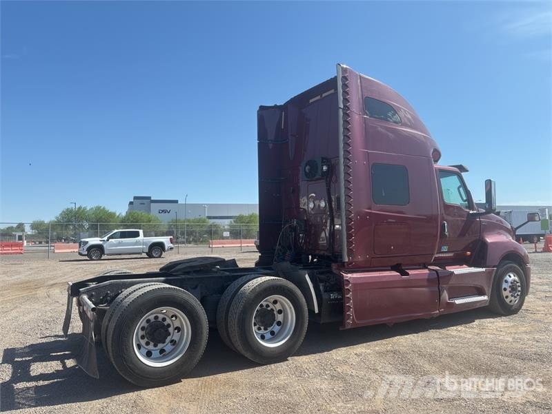 International LT625 Седельные тягачи