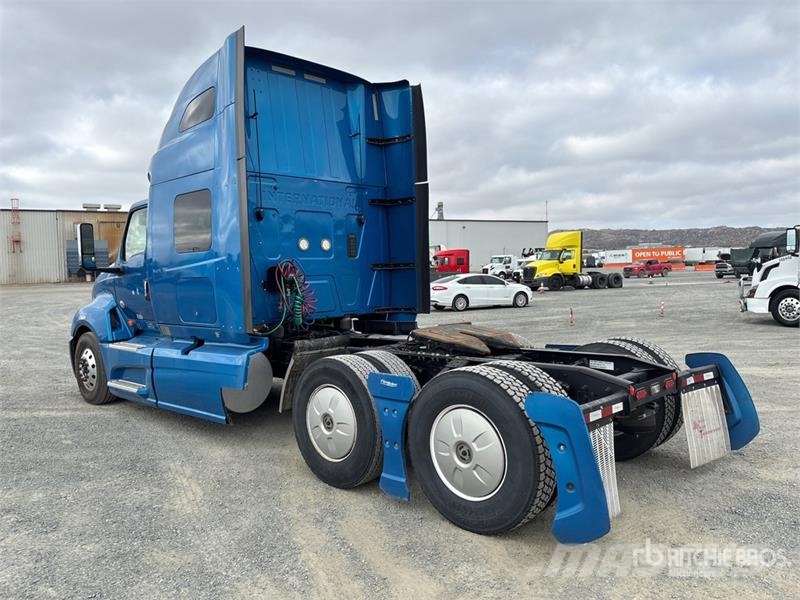 International LT625 Седельные тягачи